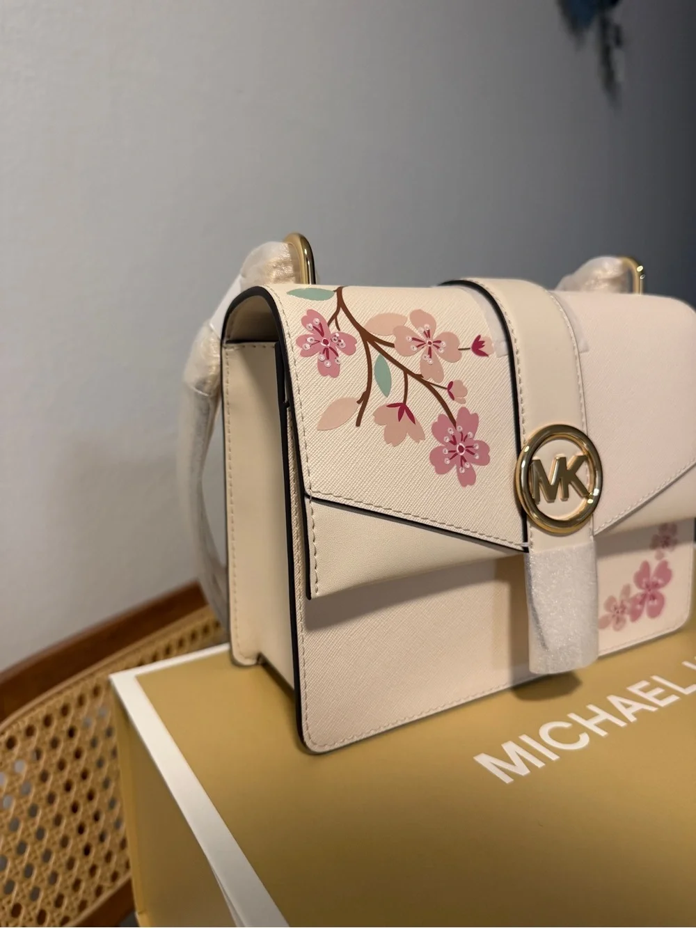 Michael Kors kors pink closure